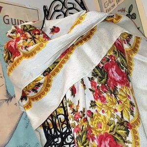 Vintage 90s Warm off-white Floral Roses Border Scarf Square 38 x 42